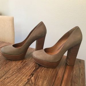 ❗️NWOT❗️Cute Gianni Bini platforms, size 6!